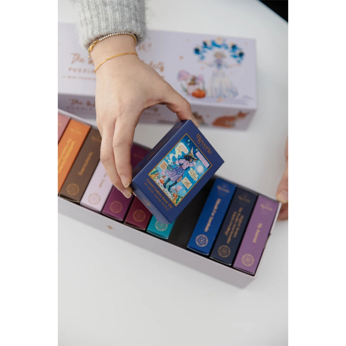 The Witch's Bookshelf | Calendrier de l'Avent Halloween – 13 mini casse-têtes de 99 pièces